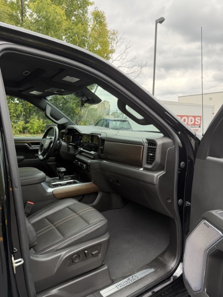Used 2024 Chevrolet Silverado 1500 High Country w/ Technology Package AWD/4WD image 20