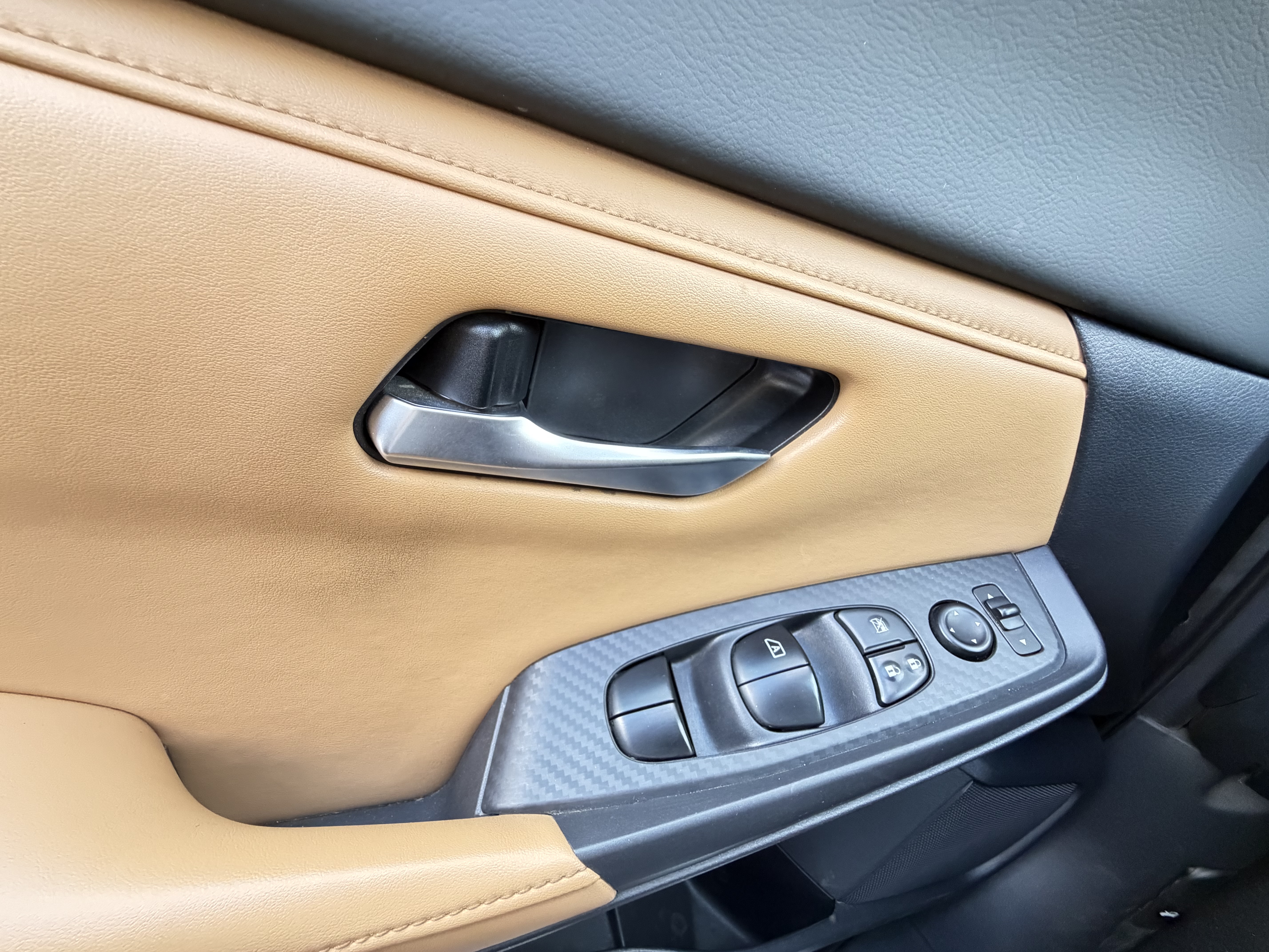 Used 2021 Nissan Sentra SV w/ SV Premium Package FWD image 11