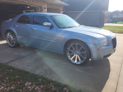 Used 2009 Chrysler 300 LX image 24