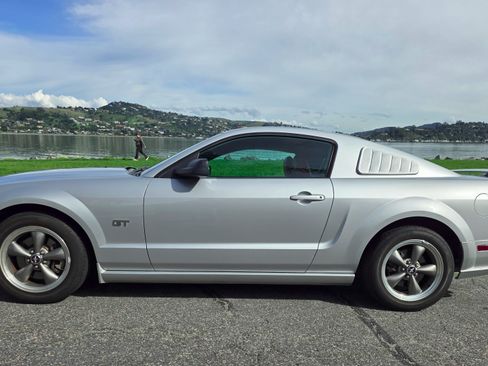 Used 2005 Ford Mustang GT Premium image 4
