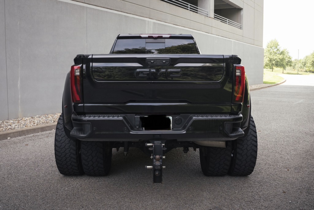 Used 2024 GMC Sierra 3500 Denali w/ Technology Package AWD/4WD image 4