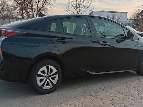 Used 2017 Toyota Prius One image 4