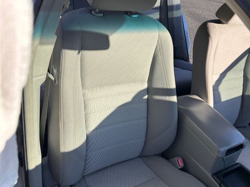 Used 2015 Toyota Camry LE image 10