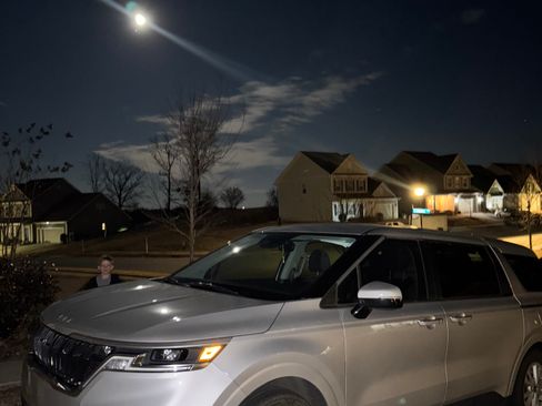 Used 2023 Kia Carnival LX image 5