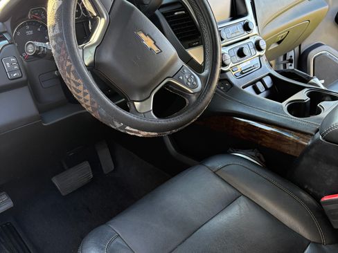 Used 2019 Chevrolet Suburban LT image 12