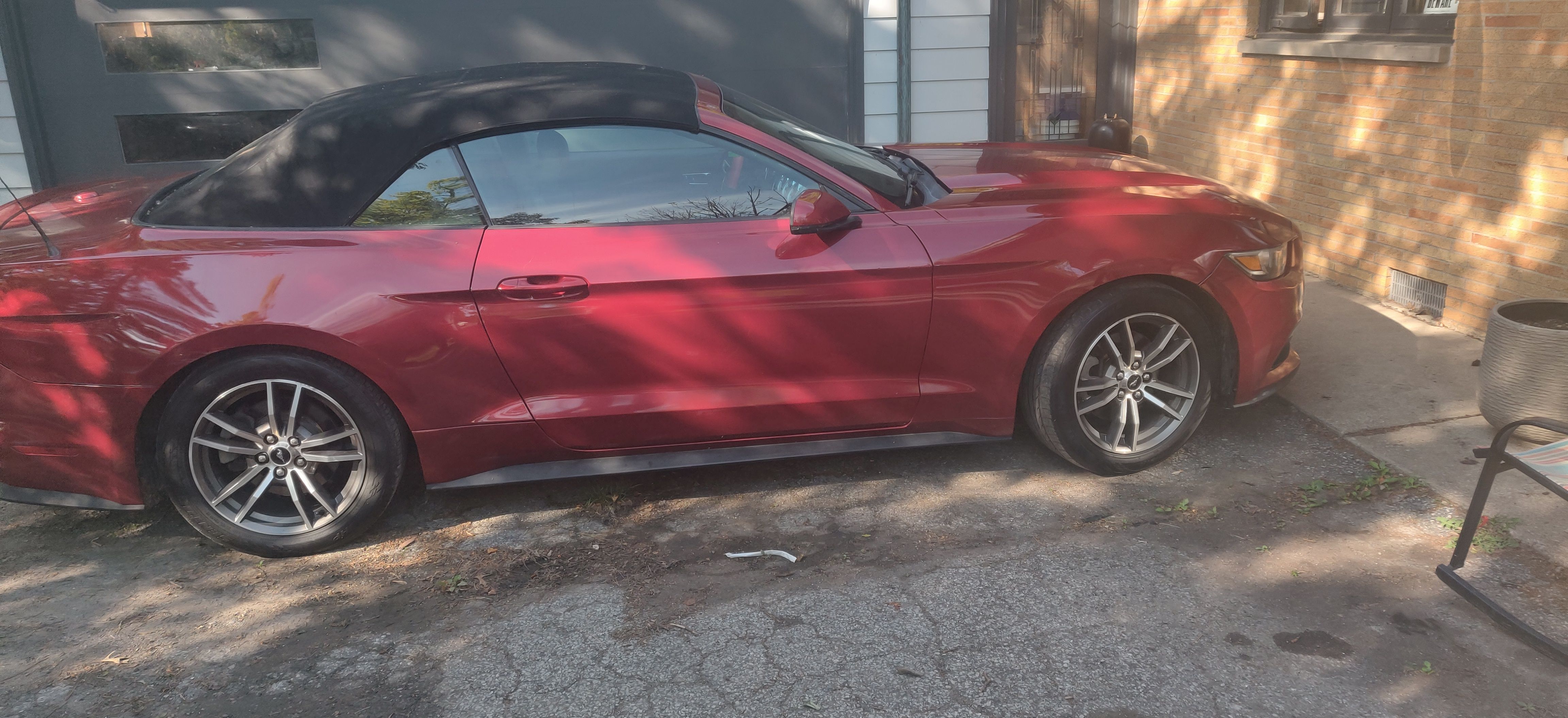 Used 2016 Ford Mustang Premium RWD image 1