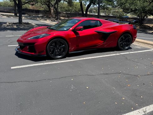 Used 2023 Chevrolet Corvette Z06 w/ Z07 Performance Package RWD image 17