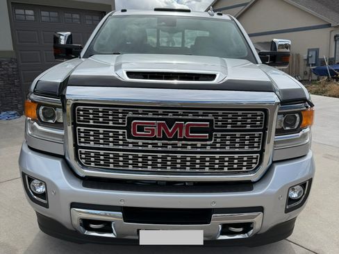 Used 2019 GMC Sierra 2500 Denali w/ Duramax Plus Package image 11