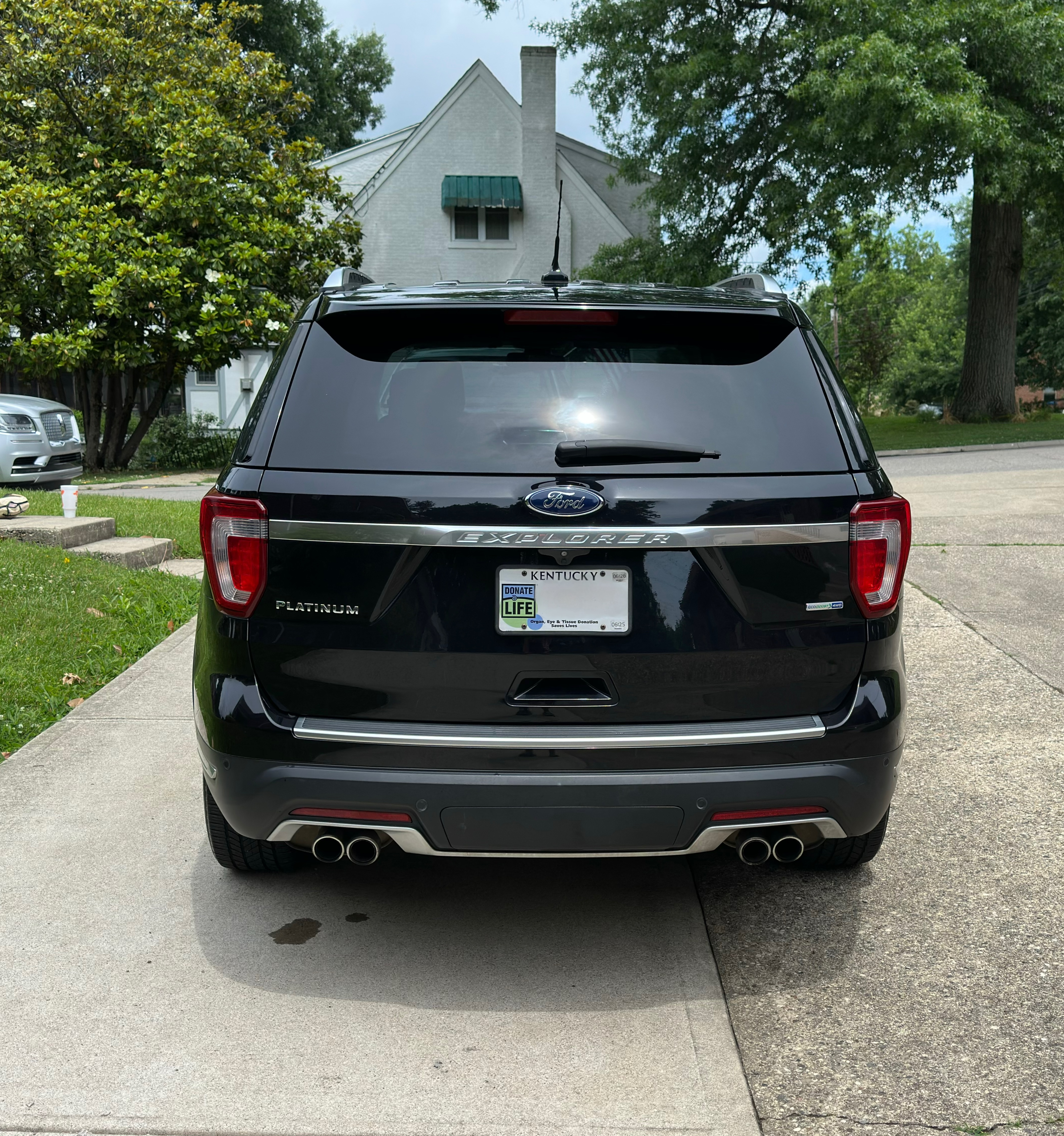 Used 2019 Ford Explorer Platinum AWD/4WD image 4
