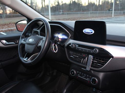 Used 2020 Ford Escape SE Sport image 10