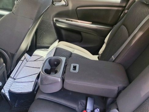 Used 2016 Dodge Journey SE w/ Flexible Seating Group image 6