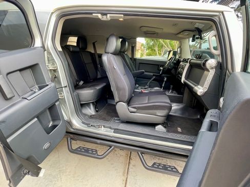 Used 2012 Toyota FJ Cruiser 4WD w/ Convenience Pkg image 28