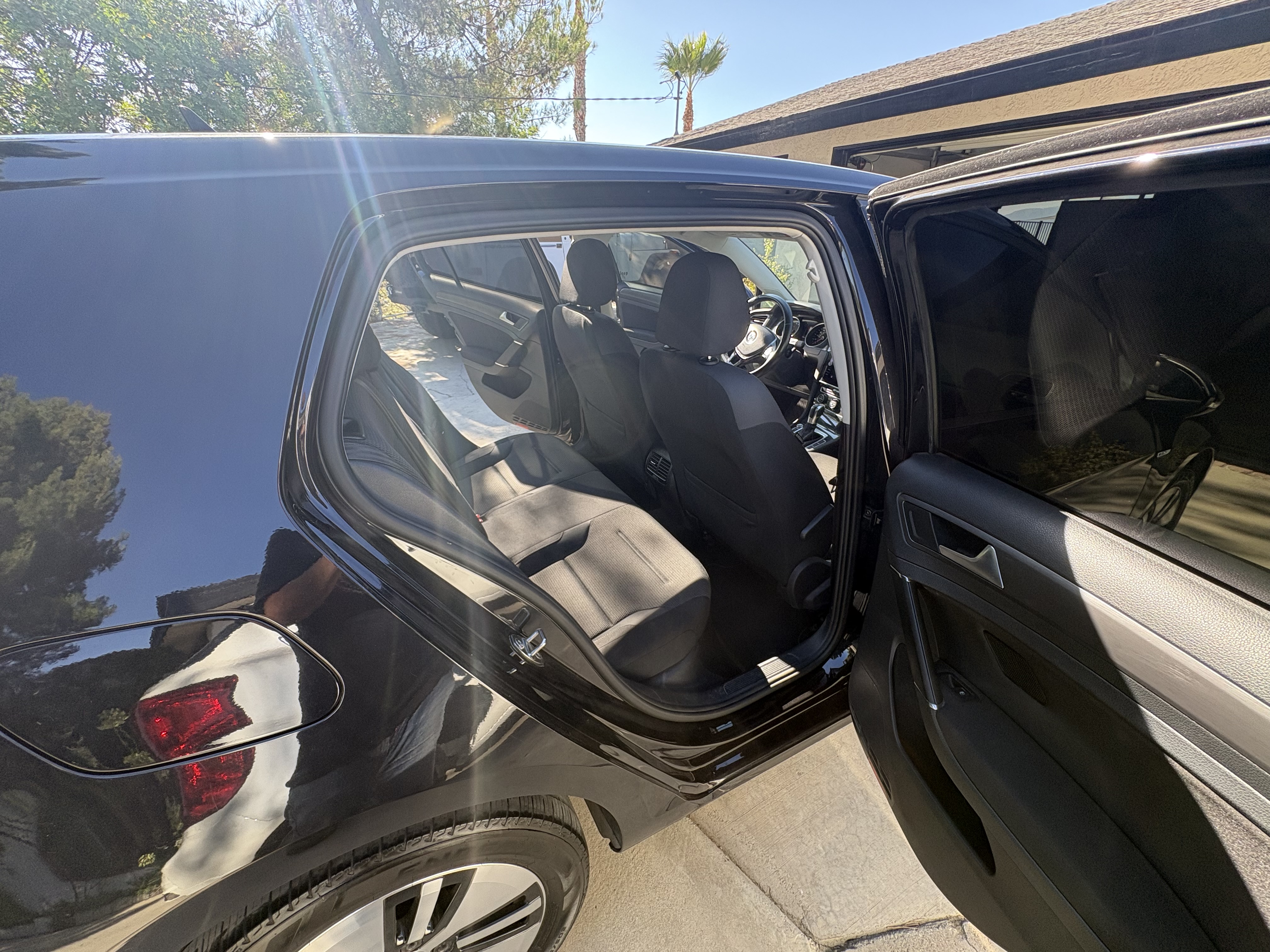 Used 2019 Volkswagen e-Golf SE w/ Driver Assistance Package FWD image 4
