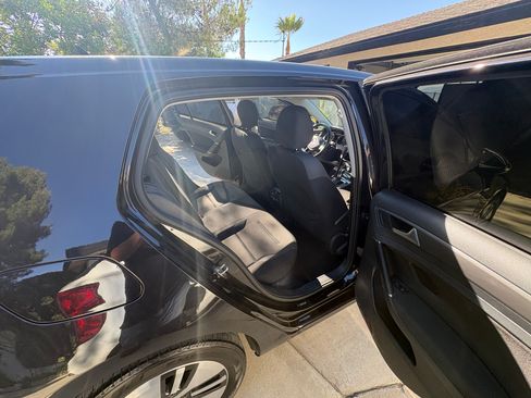 Used 2019 Volkswagen e-Golf SE w/ Driver Assistance Package FWD image 4