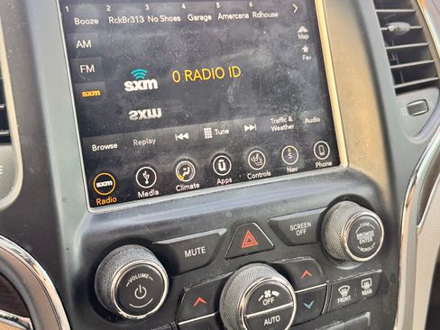Used 2018 Jeep Grand Cherokee Overland AWD/4WD image 18