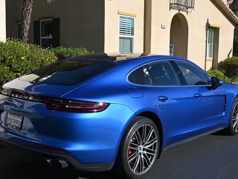 Used 2017 Porsche Panamera Turbo image 2