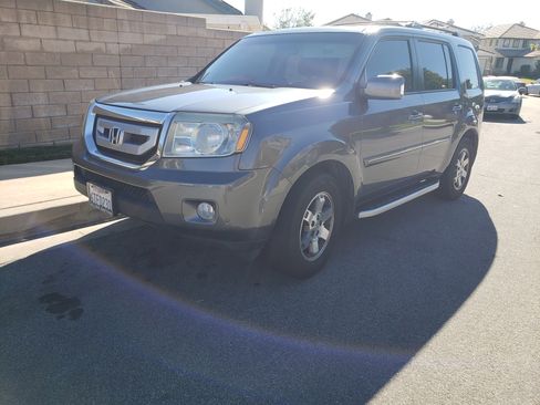 Used 2011 Honda Pilot Touring image 1