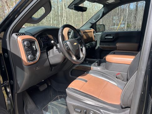 Used 2019 Chevrolet Silverado 1500 High Country w/ Technology Package image 10