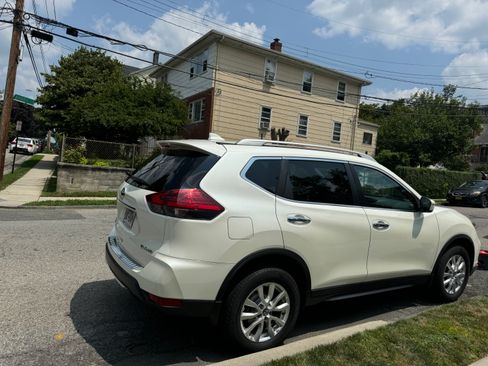 Used 2017 Nissan Rogue SV image 9