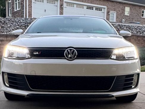 Used 2012 Volkswagen Jetta GLI FWD image 8