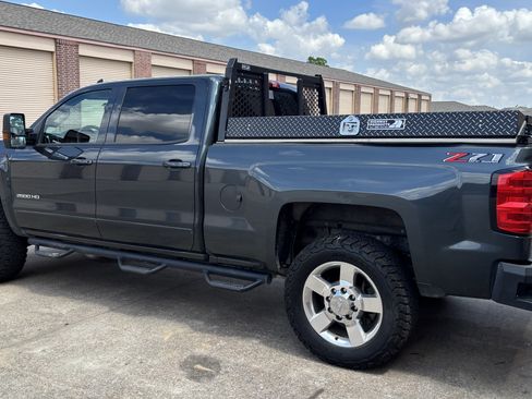 Used 2018 Chevrolet Silverado 2500 LT w/ LT Convenience Package image 4