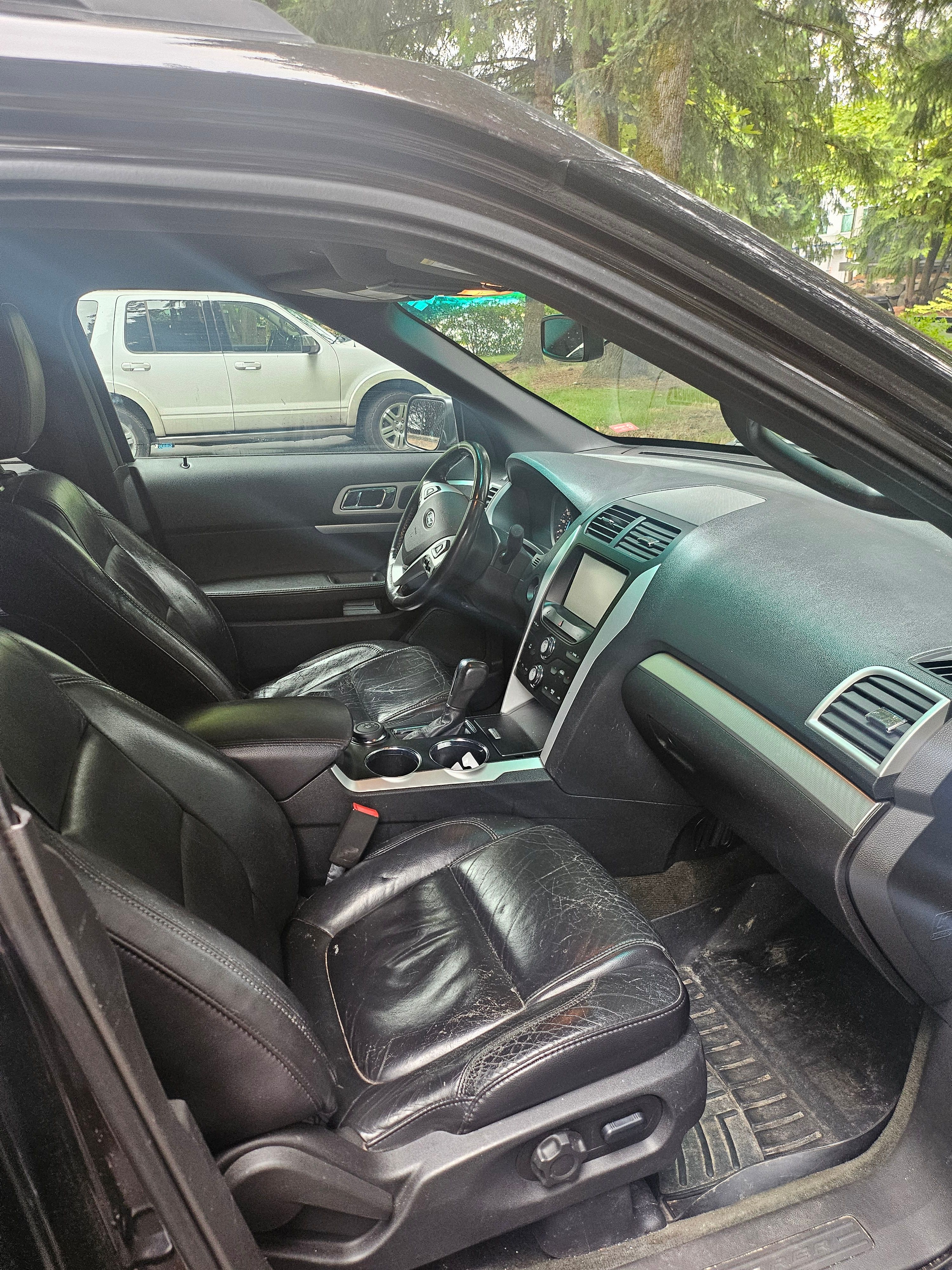 Used 2013 Ford Explorer XLT AWD/4WD image 12