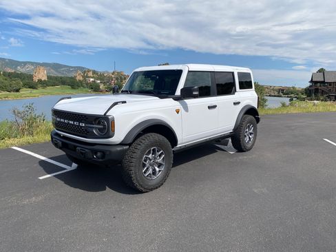 Used 2025 Ford Bronco Badlands image 9