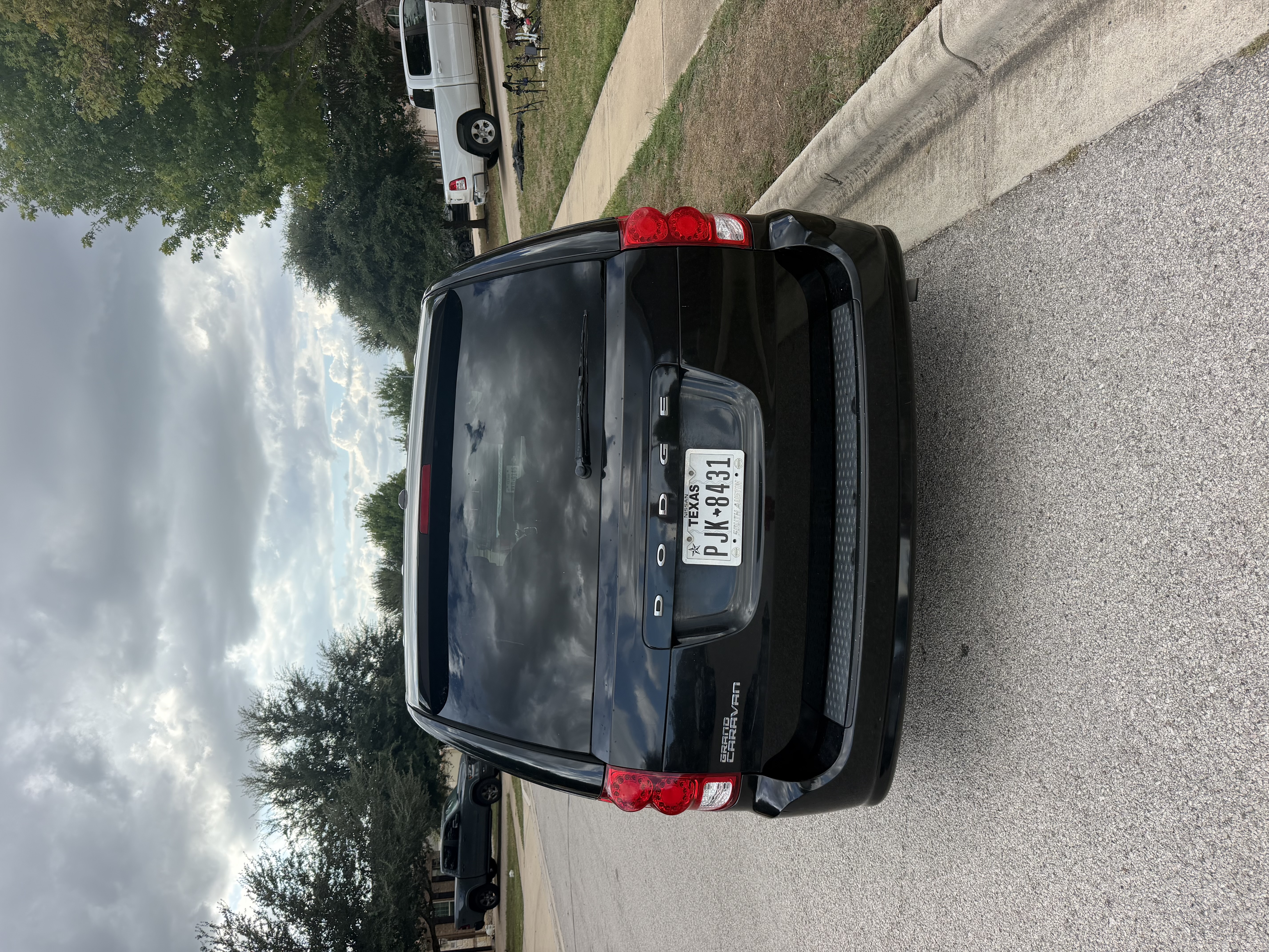 Used 2014 Dodge Grand Caravan SXT FWD image 11