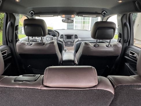 Used 2017 Jeep Grand Cherokee Laredo RWD image 12