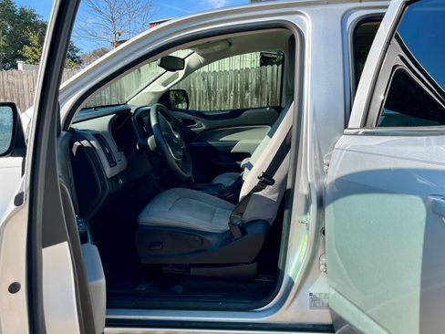 Used 2017 Chevrolet Colorado W/T w/ WT Convenience Package image 6