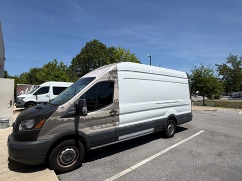 Used 2018 Ford Transit 250 148 High Roof Extended RWD image 9
