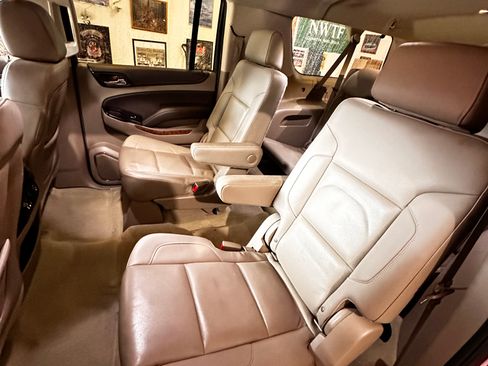 Used 2015 Chevrolet Suburban LTZ image 9