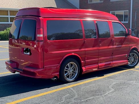 Used 2006 GMC Savana 1500 w/ Preferred Equipment Group image 2