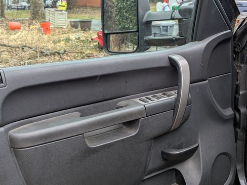 Used 2011 Chevrolet Silverado 3500 LT w/ Interior Plus Package image 17