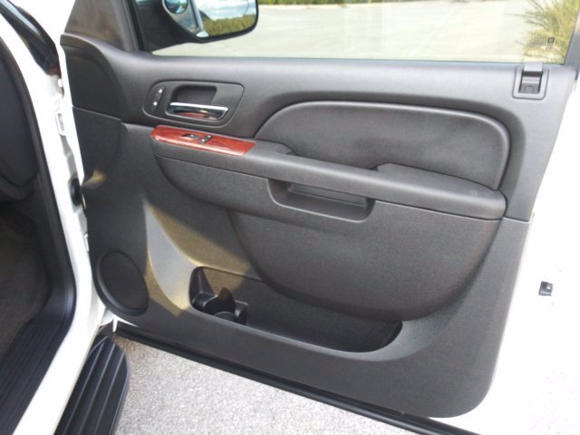 Used 2011 Chevrolet Avalanche LT w/ Luxury Package AWD/4WD image 16