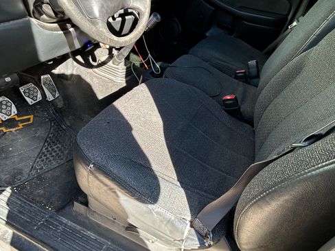 Used 2000 Chevrolet Silverado 1500 2WD Extended Cab image 2