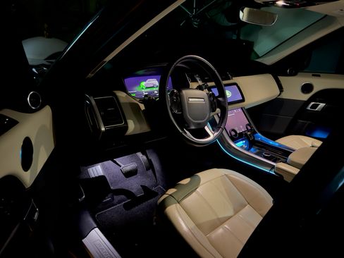 Used 2020 Land Rover Range Rover Sport HSE image 9