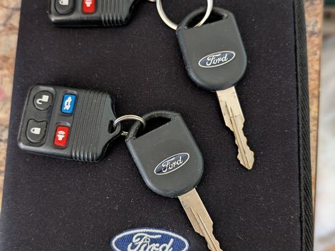 Used 2004 Ford Thunderbird image 16