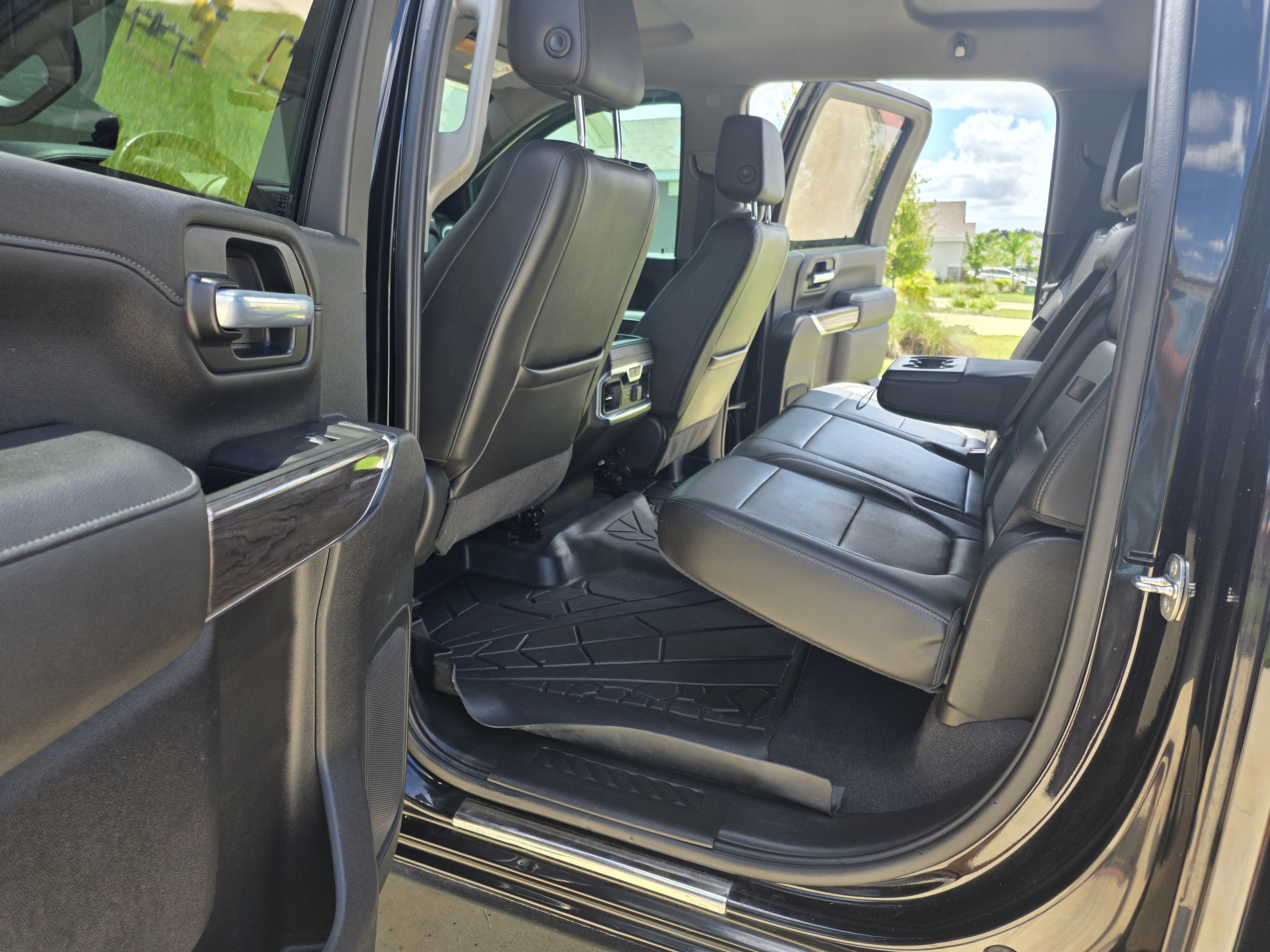 Used 2020 Chevrolet Silverado 3500 LTZ w/ LTZ Premium Package AWD/4WD image 13