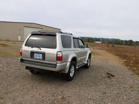 Used 2000 Toyota 4Runner Limited image 8