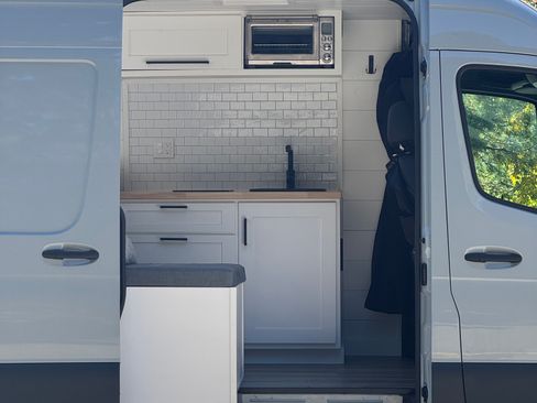 Used 2023 Mercedes-Benz Sprinter 2500 image 15