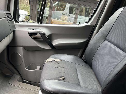 Used 2015 Mercedes-Benz Sprinter 2500 image 9