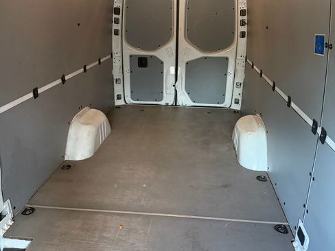 Used 2022 Mercedes-Benz Sprinter 2500 image 10