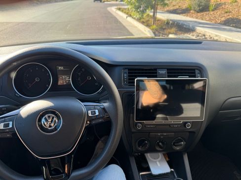 Used 2015 Volkswagen Jetta S image 13