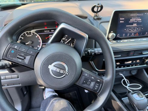 Used 2023 Nissan Rogue SV AWD/4WD image 12