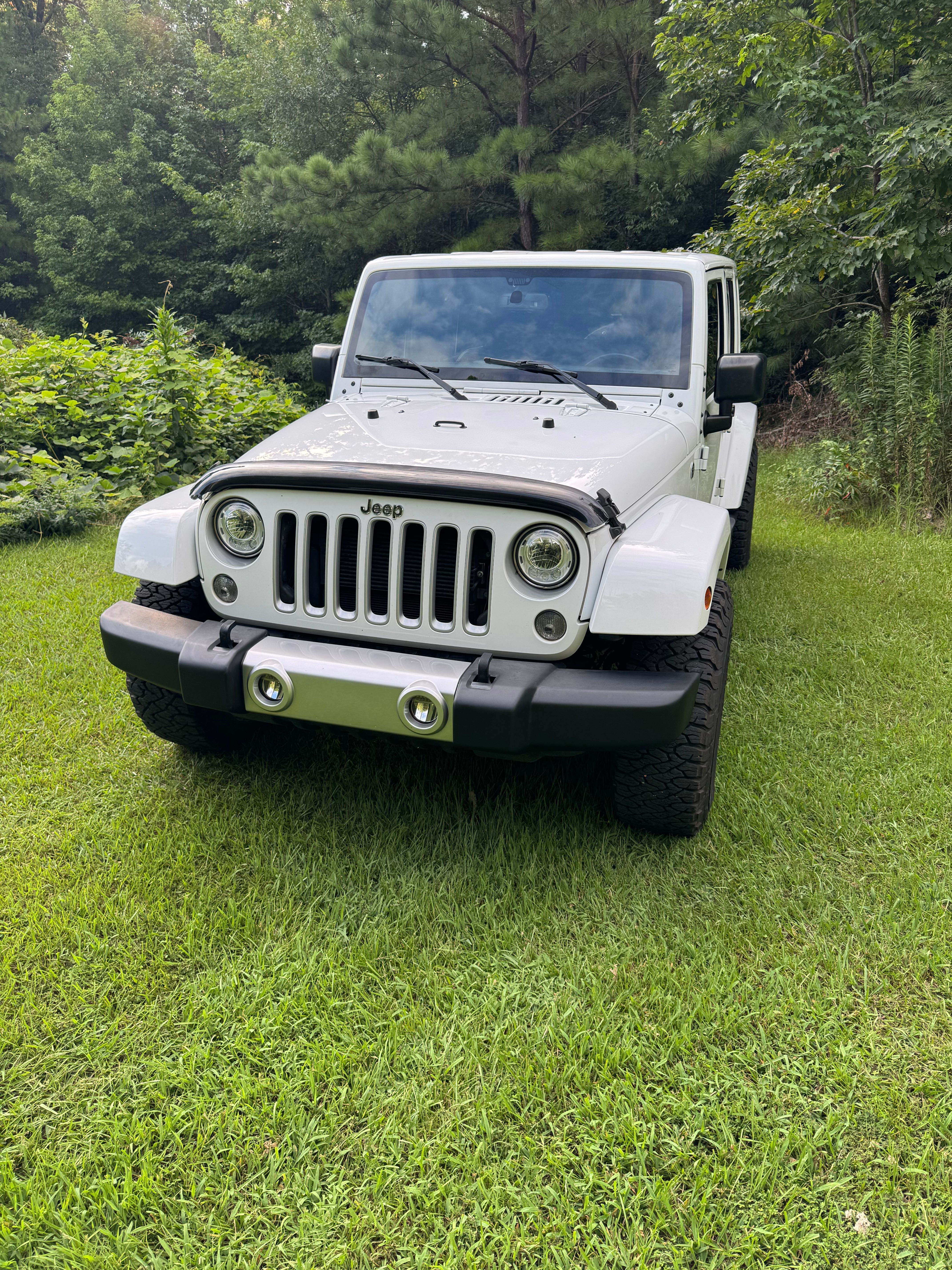 Used 2017 Jeep Wrangler Unlimited Sahara w/ Max Tow Package AWD/4WD image 2