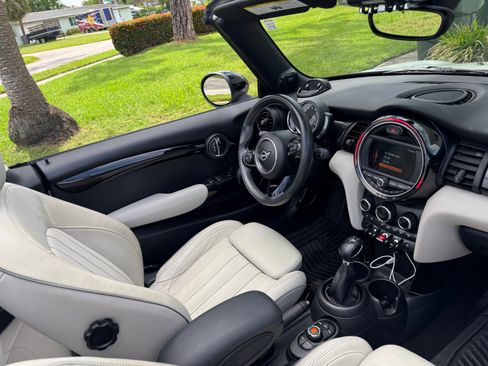 Used 2019 MINI Cooper Cooper Convertible 2D w/ Premium Package image 6