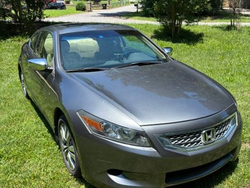 Used 2009 Honda Accord EX image 2