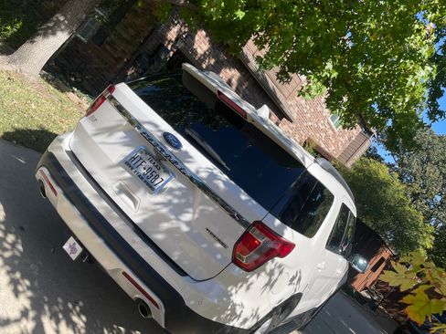 Used 2016 Ford Explorer XLT w/ Equipment Group 202A image 4