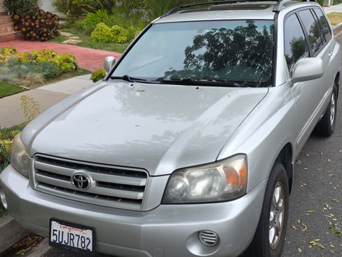 Used 2006 Toyota Highlander 4WD V6 w/ 3rd Row image 4